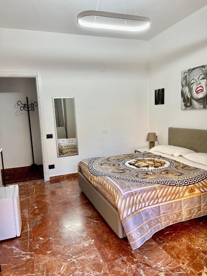 קרוטונה Rooms Lungomare מראה חיצוני תמונה